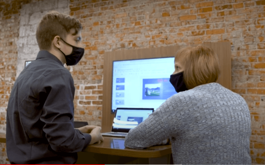 Content Collection & Visual Design for Presentation Creation